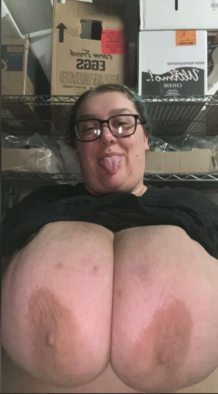 Fat white goon meat begging for bbc