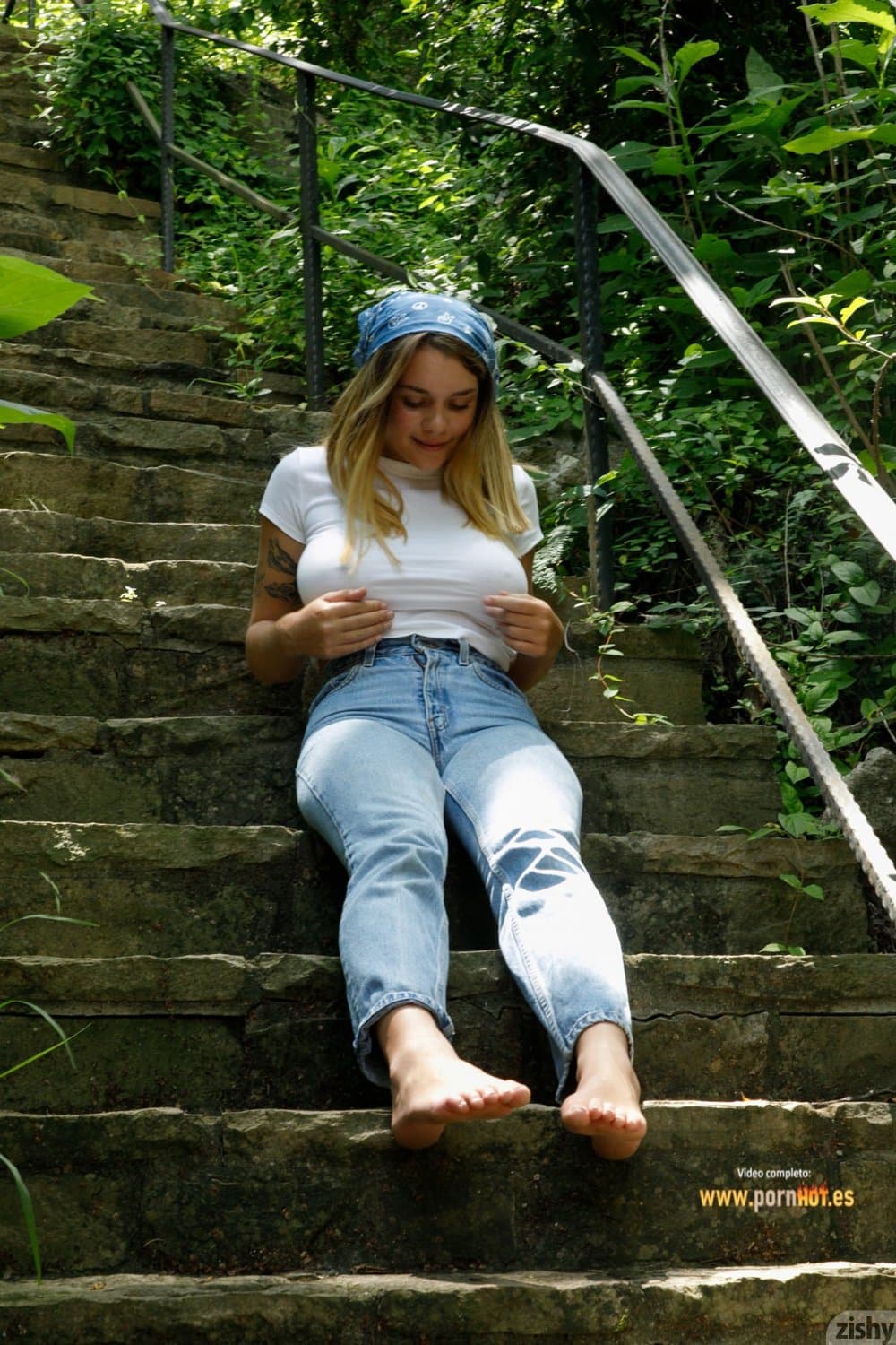 Hermosa gabbie en un tour por su casa de campo