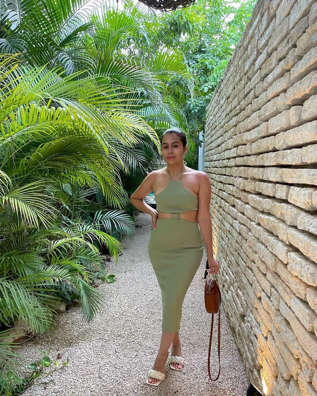 Click to view full size NN pretty legs mixed latina