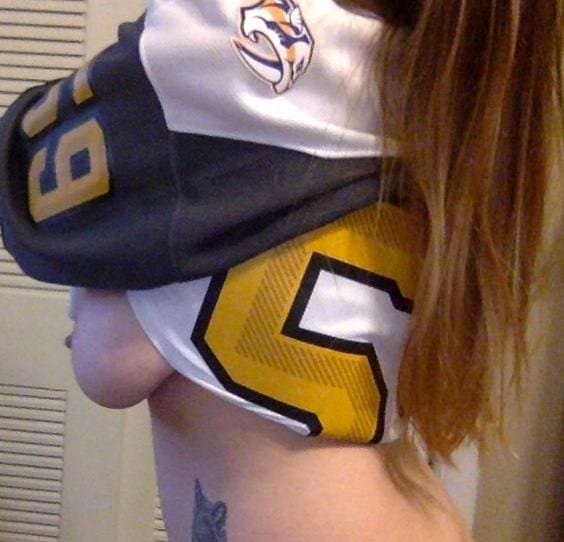 Mature Showing Her Big Hanging Tits - PART 3.      (z)