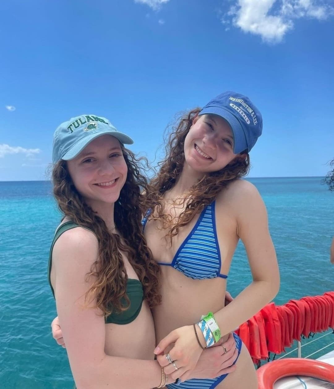 Sexy Teens in Bikinis