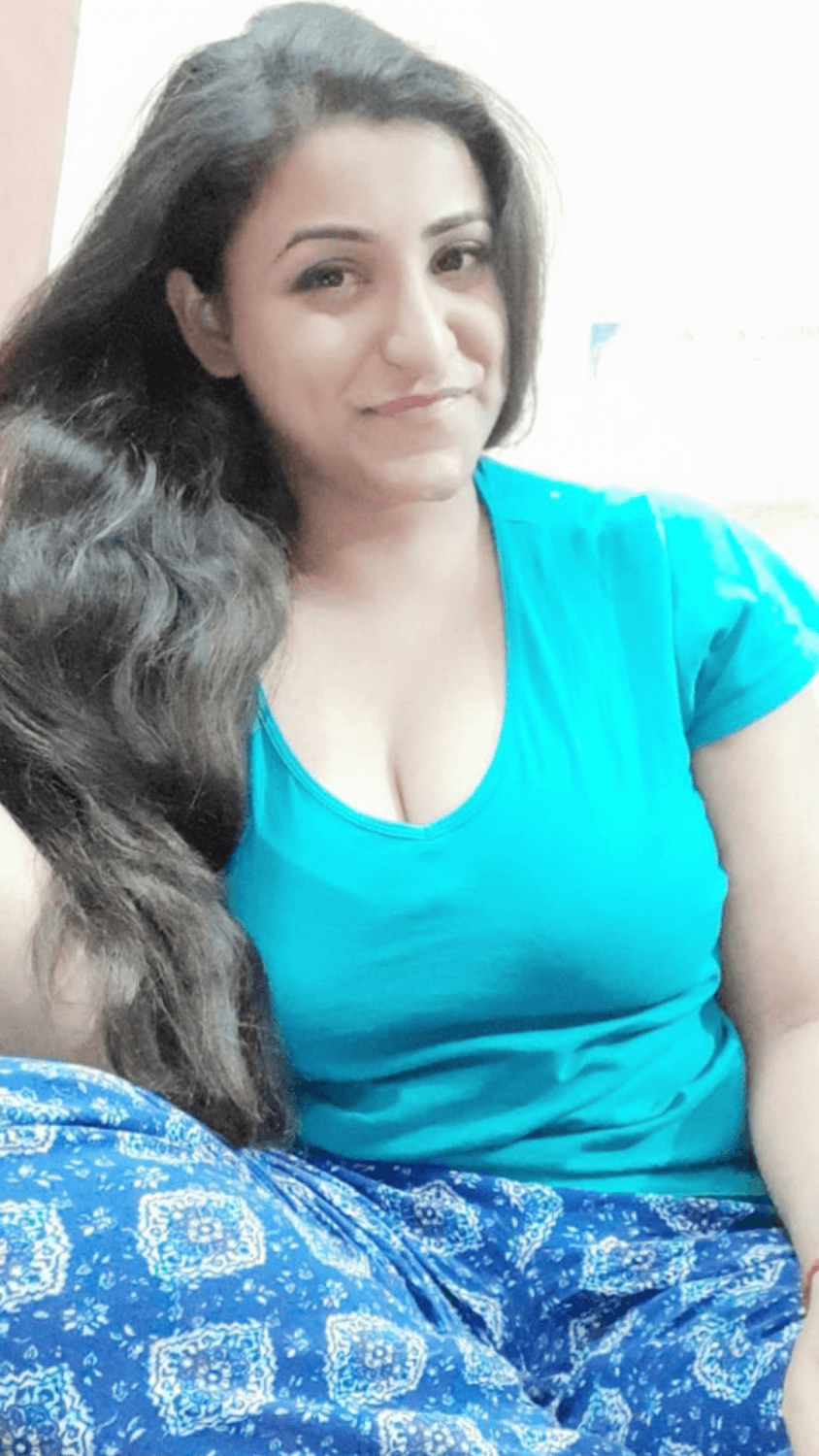 Busty Desi Girl Has Huge Melons