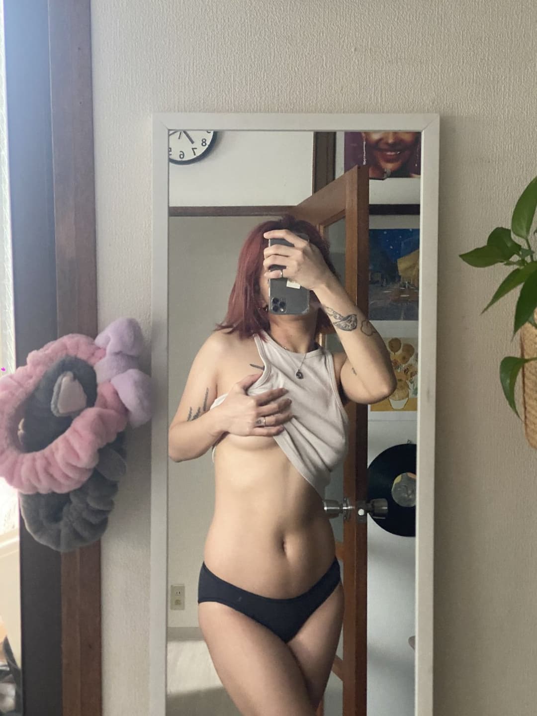 baddie lesbian (pierced nipples, tease, braless)