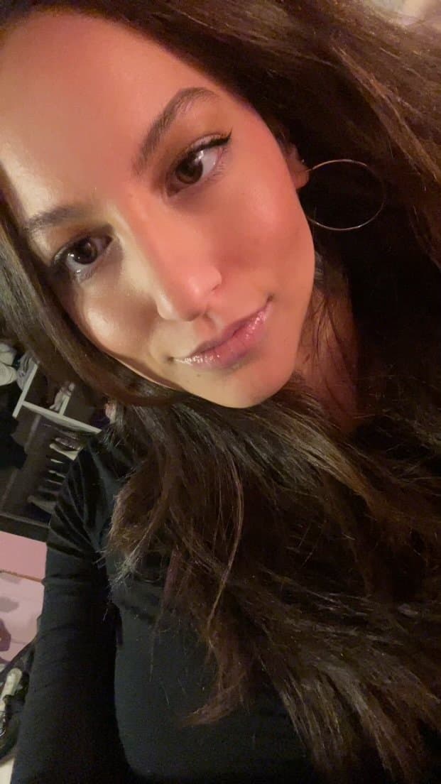 Staten Island barber assistant showing off tits