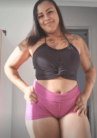 Morena bucetuda, exibe o capô de fusca | Thick Latina, thick pussy cameltoe