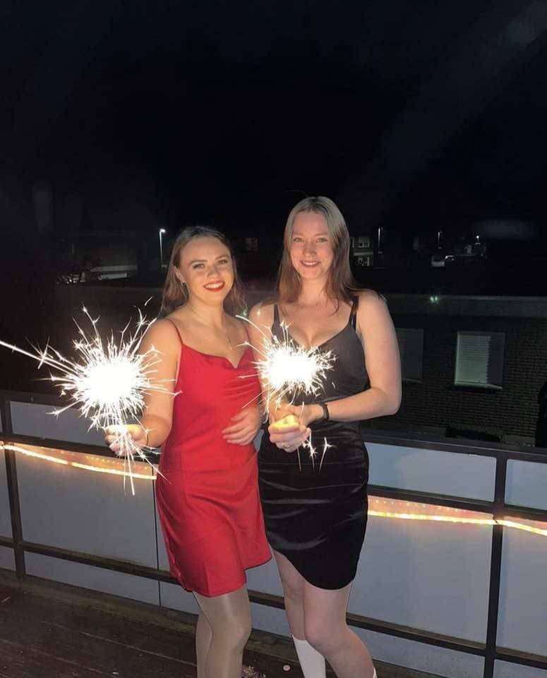 Click to view full size Cute German teens Lea and Lea