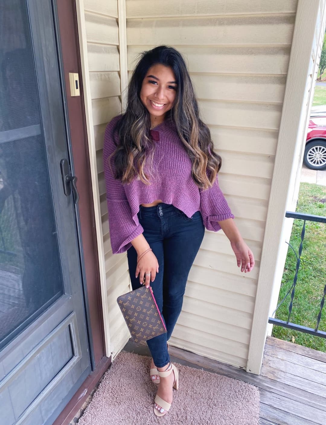 Her ass air smells like tacos-sfw