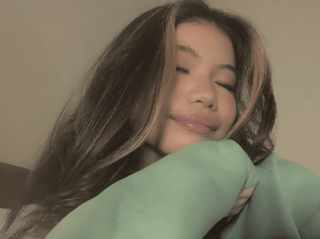 ABG gives sloppiest blowjob ever