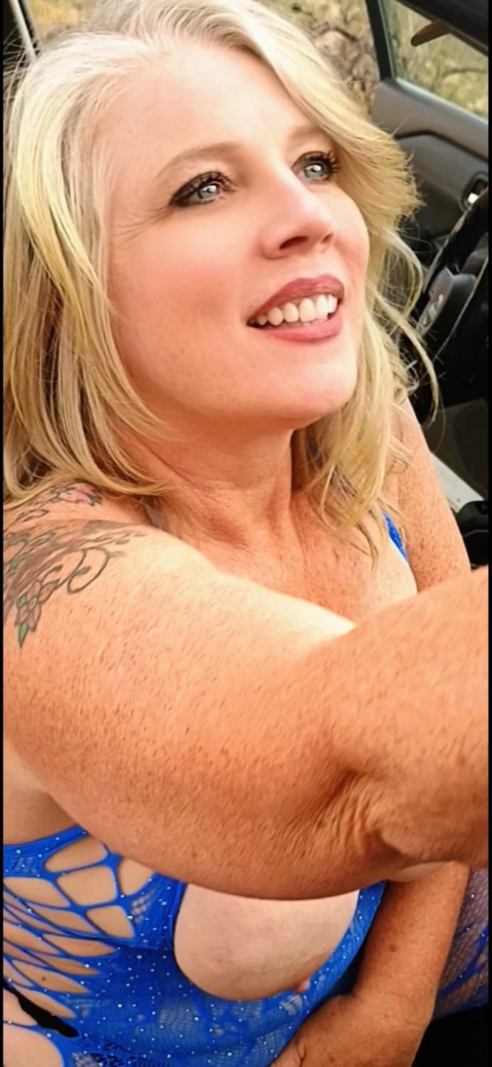 Screenshot_20251104_230247_Photos huge album of my past content I posted.  Arizona PawG curvy mom d