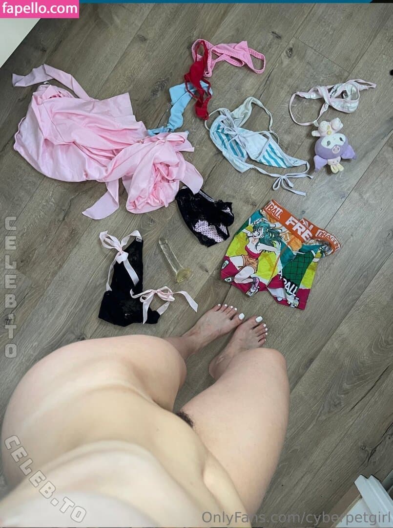 Furry Succubus Cosplayer Squirts With Dragon Dildo