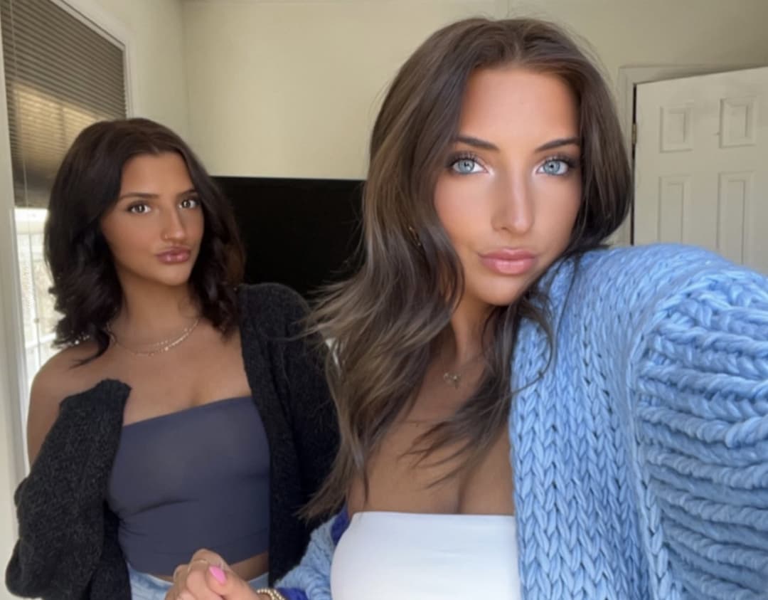 2 SMOKING HOT SISTERS LEAKED TOGETHER