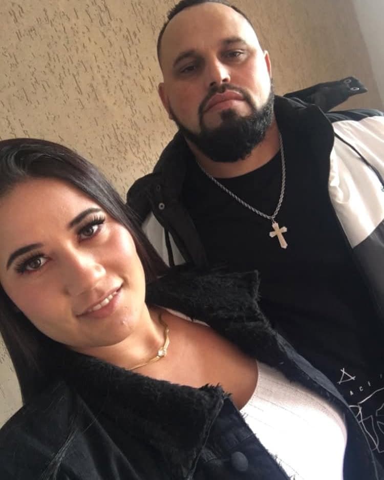 Corno quer que avaliem sua esposa. E quer saber se alguém consegue achar a rede social dela rsrsrs