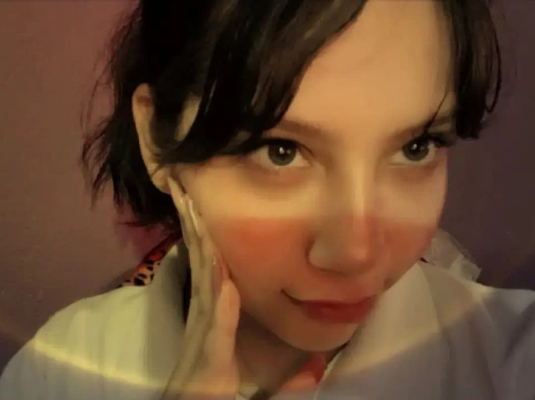 Una santa en la iglesia y una puta en privado ?