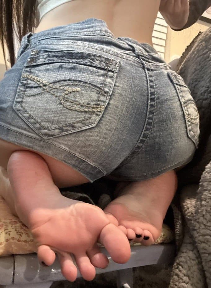 Pretty Feet Goddess! ??