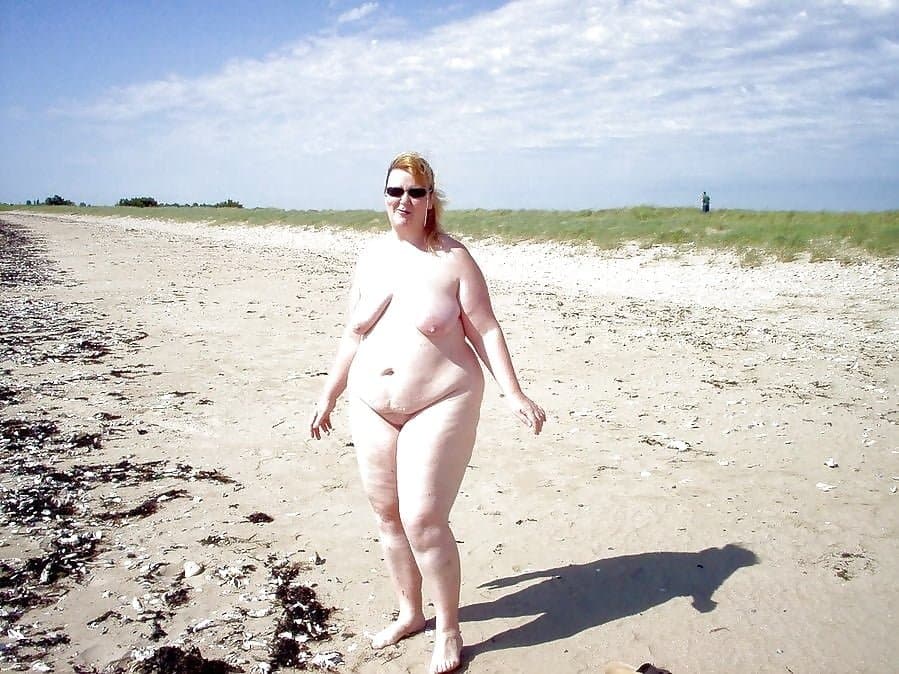 BBW- Grosse cochonne sur la plage