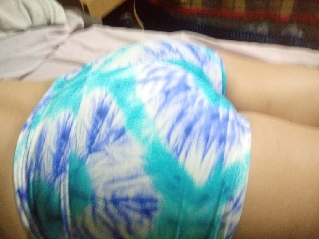 Culo con el shorts azul ?
