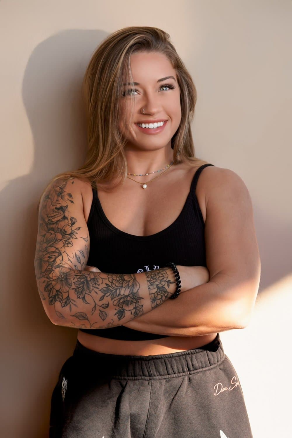 Gorgeous gorgeous girls lift heavy heavy weights