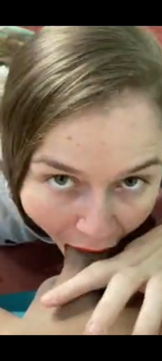 Mariana Graziela, a beautiful face doing a beautiful Blow job