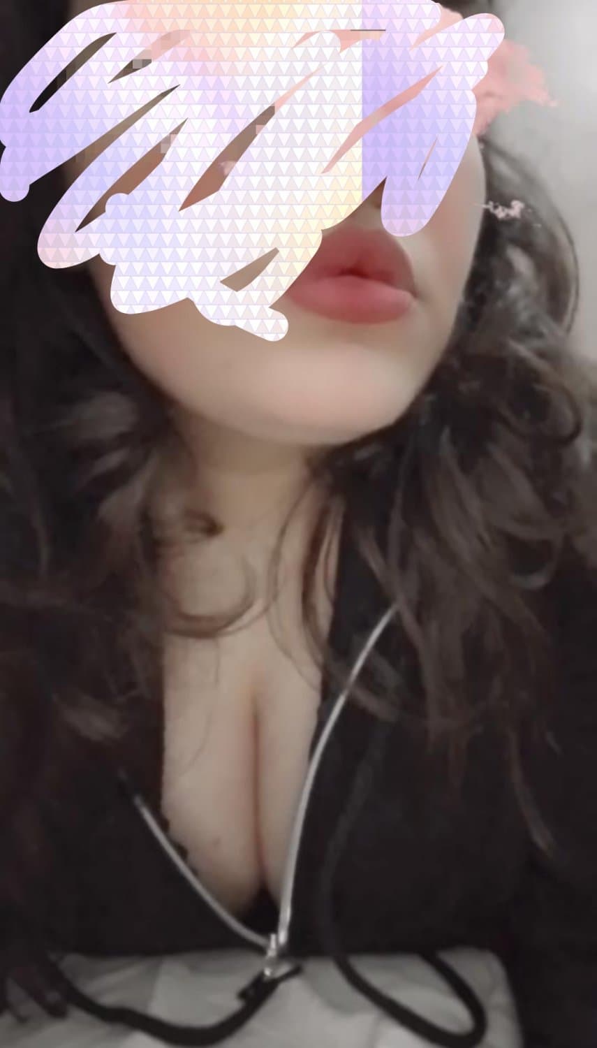 Young Lebanon  busty Babe