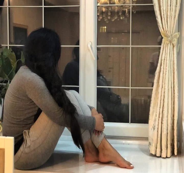 Sexy glamour feet pedicure milf