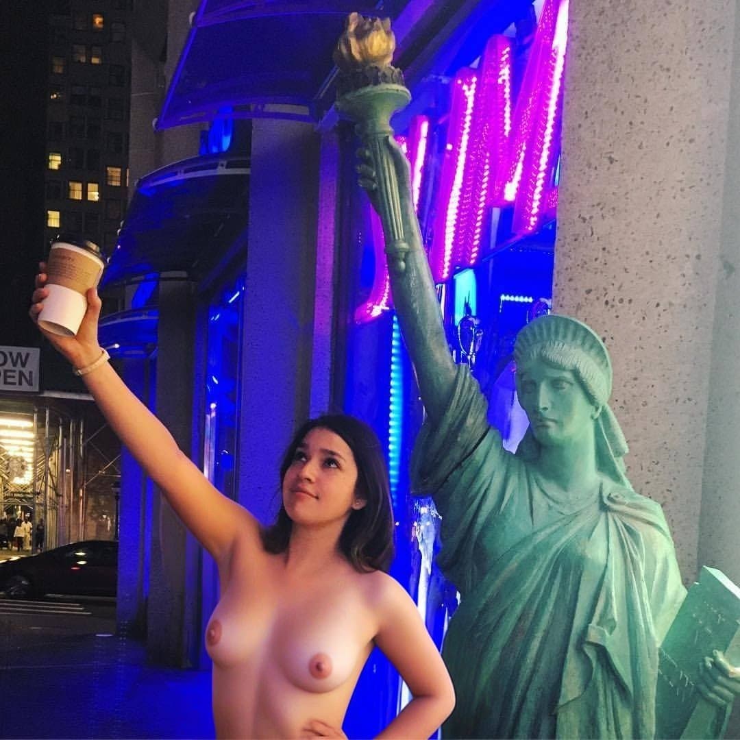 Click to view full size Artificial intelligence continues to surprise us with more beautiful women.