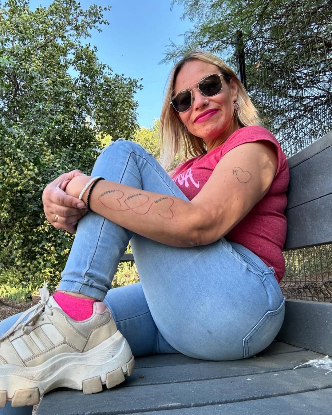 Haberme cogido a la mamá y unos años mas tarde a su hija fue excitante, las dos la chupan delicioso