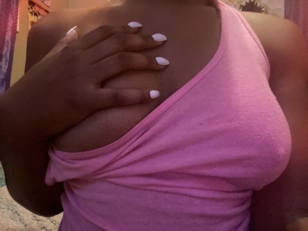 Malaisia Woodson is a KANSAS CITY teen with perky tits. Kik newtoonu for her info