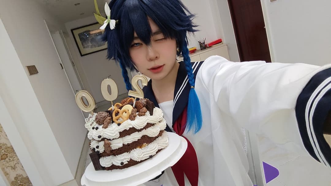 Cosplaying Chinese Femboy Cum and Pee Play