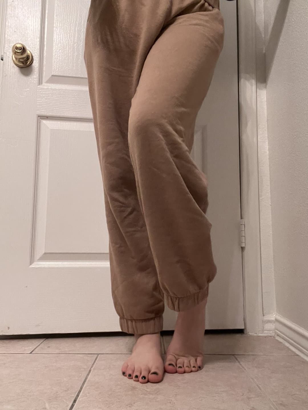 Cutie teen plays with her dildo