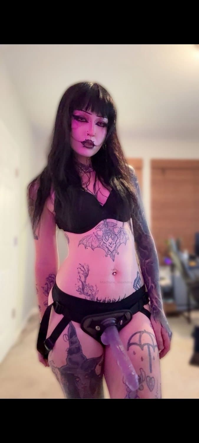 German Goth Mommy Femdom machine mommy