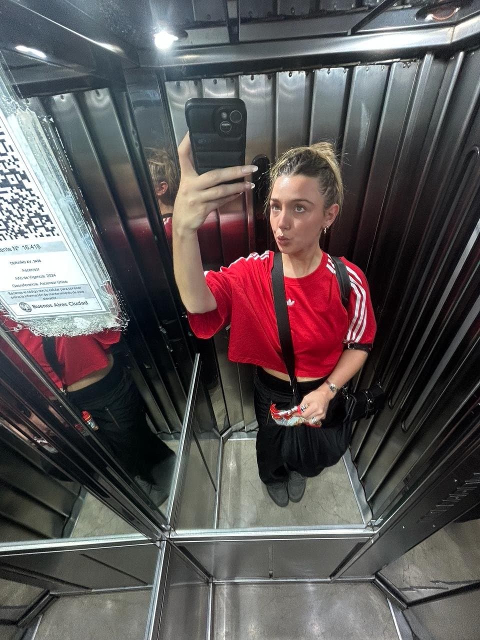 beautiful mom squirts on cam