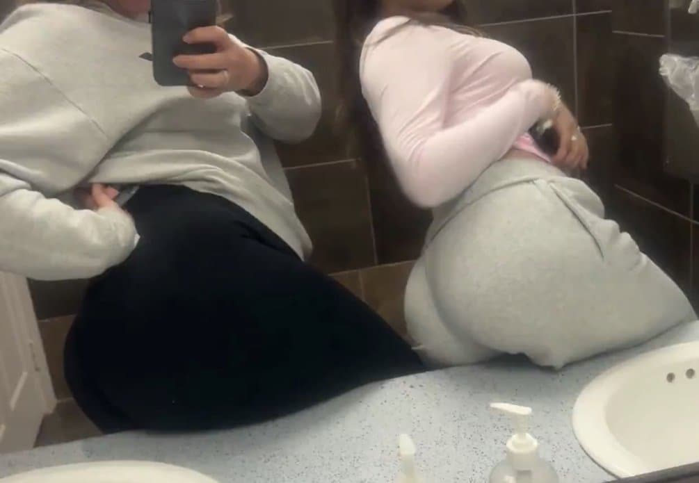 Comment whose ass is better? Moms or my sister