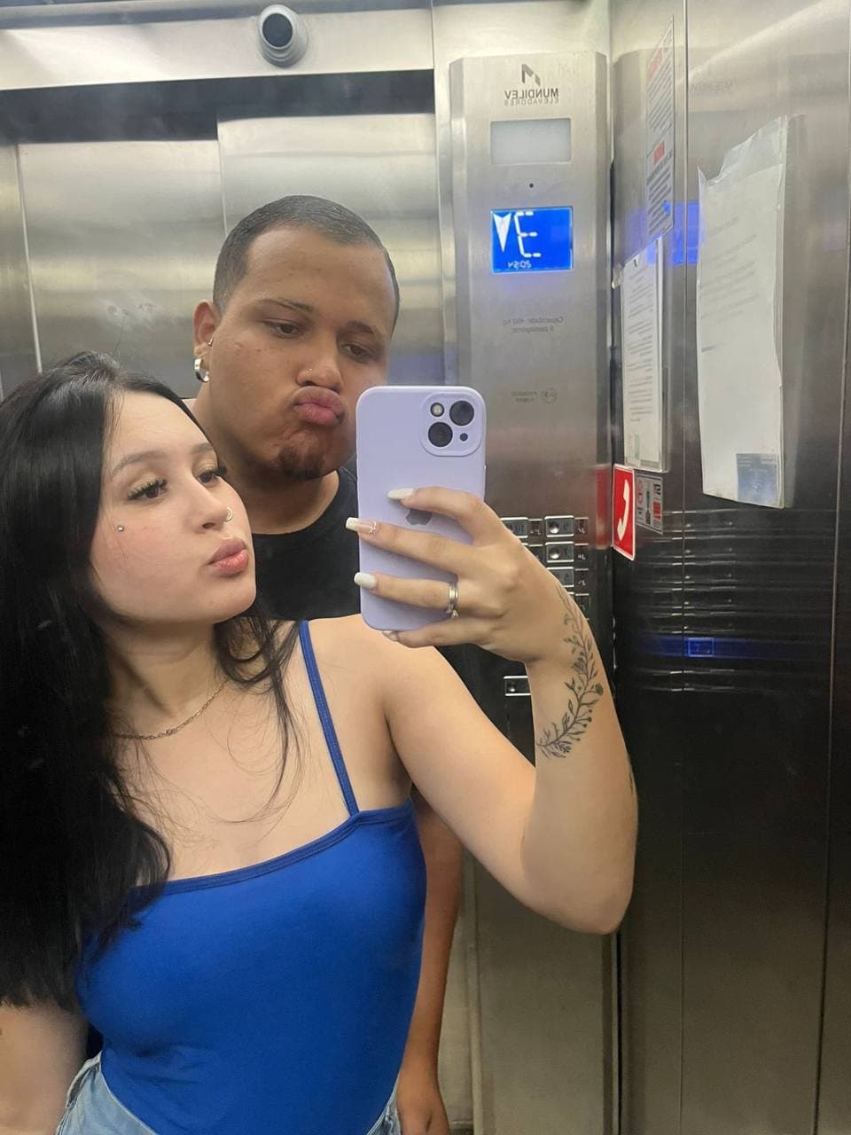 Click to view full size branquinha linda chupou o amigo gay