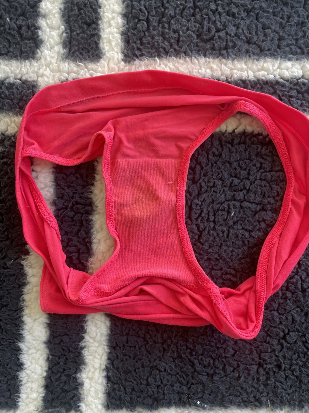 Spying my Latina aunt through the vent