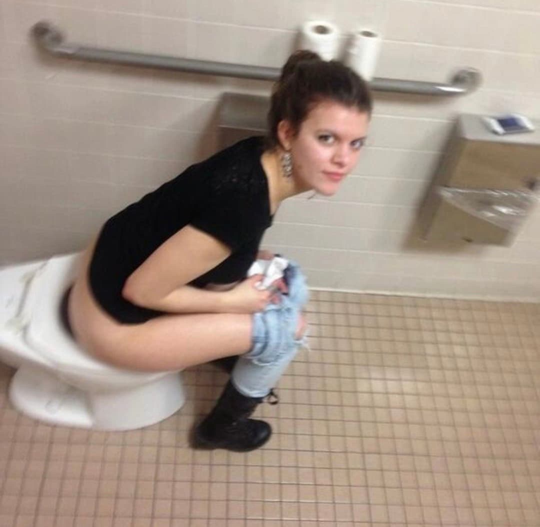 Pissing girls ❤️❤️