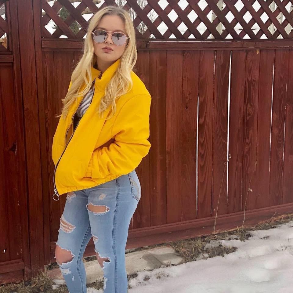 She doesnt care about her bf at parties