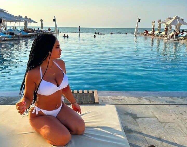 Sexy glamour feet pedicure woman sexy tits