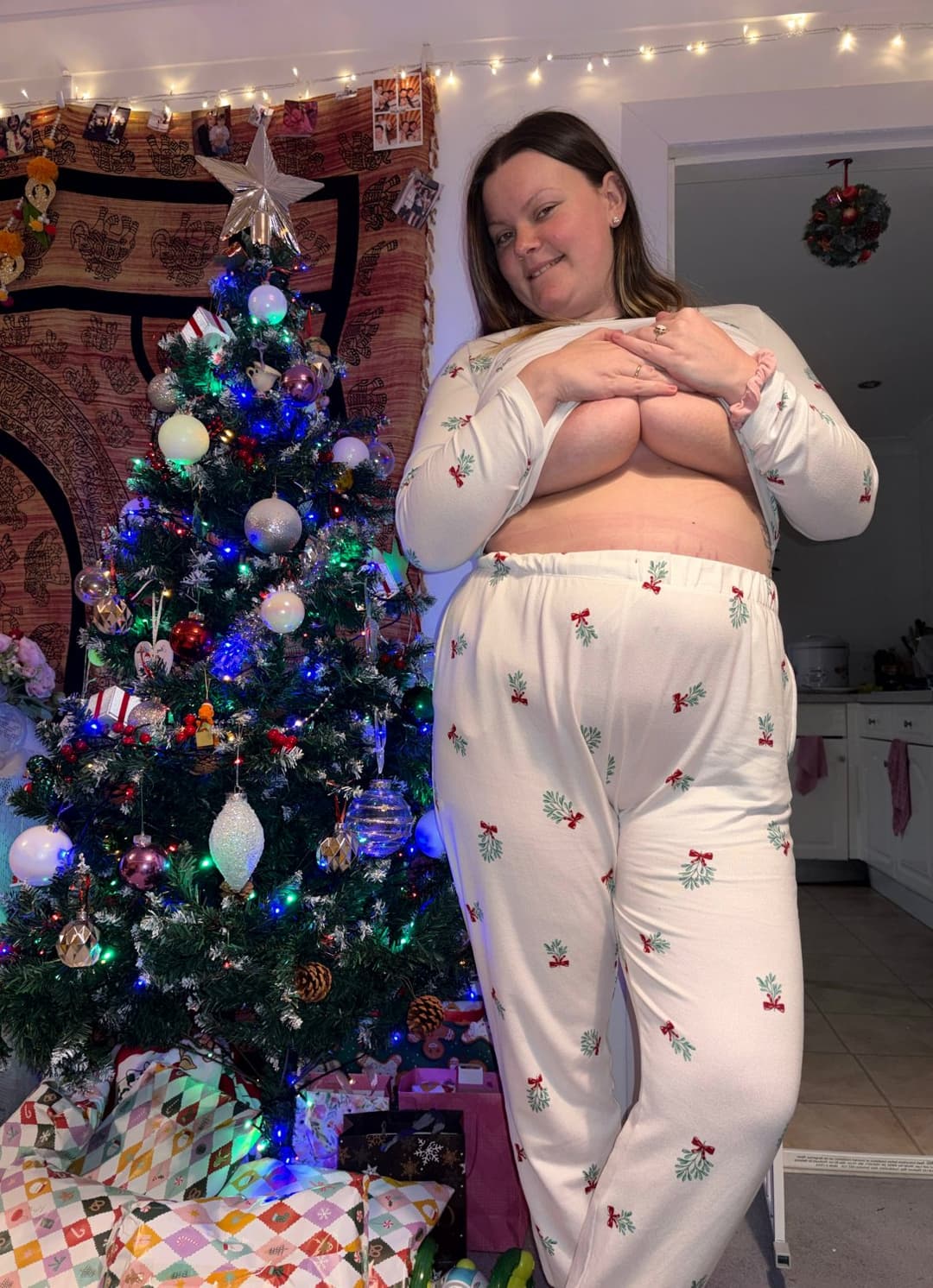 Santa’s favorite MILF cumslut