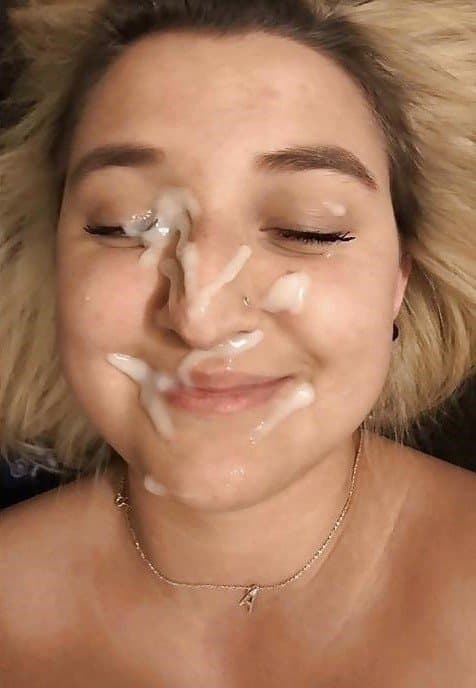 Anna 25 spreads her mom cunt for us, sucks cock and gets a facial