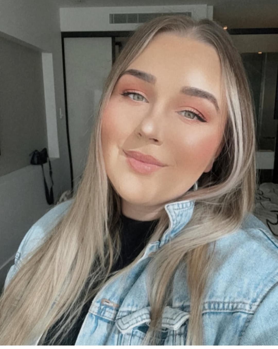 Kik fitfunseeker to discuss this blonde Aussie bbw and her fuckable face and DSLs. Tribs, edits, cap