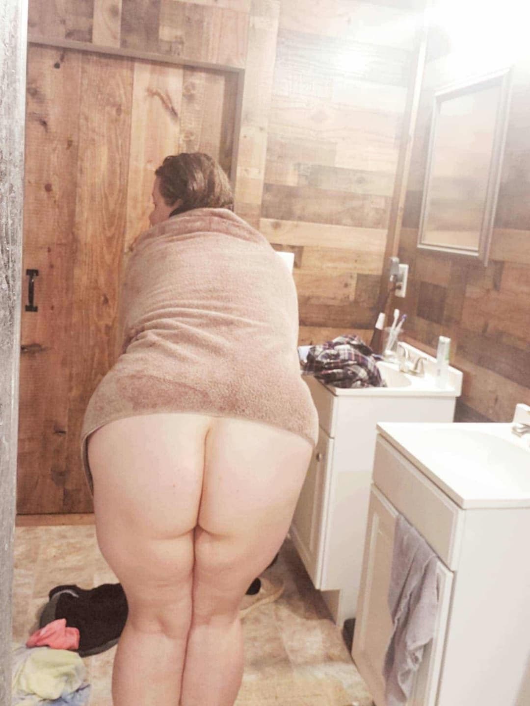 Would you fuck this hot mom? Repost