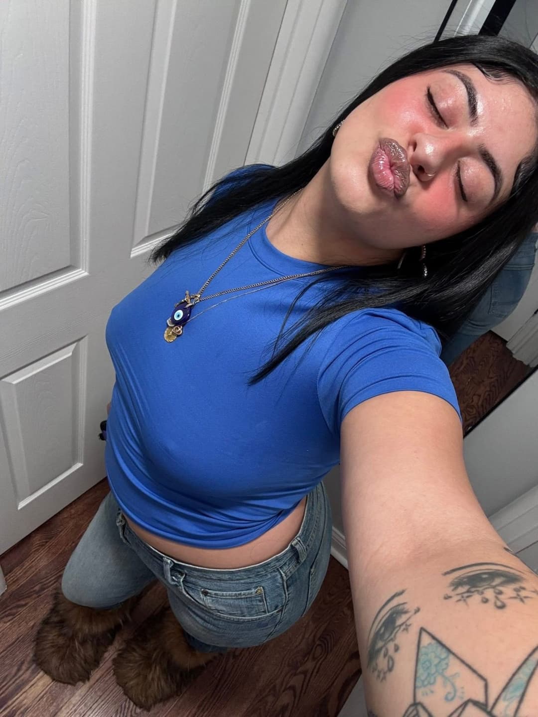 Would you cum on this Chicago slut’s face? I would ?
