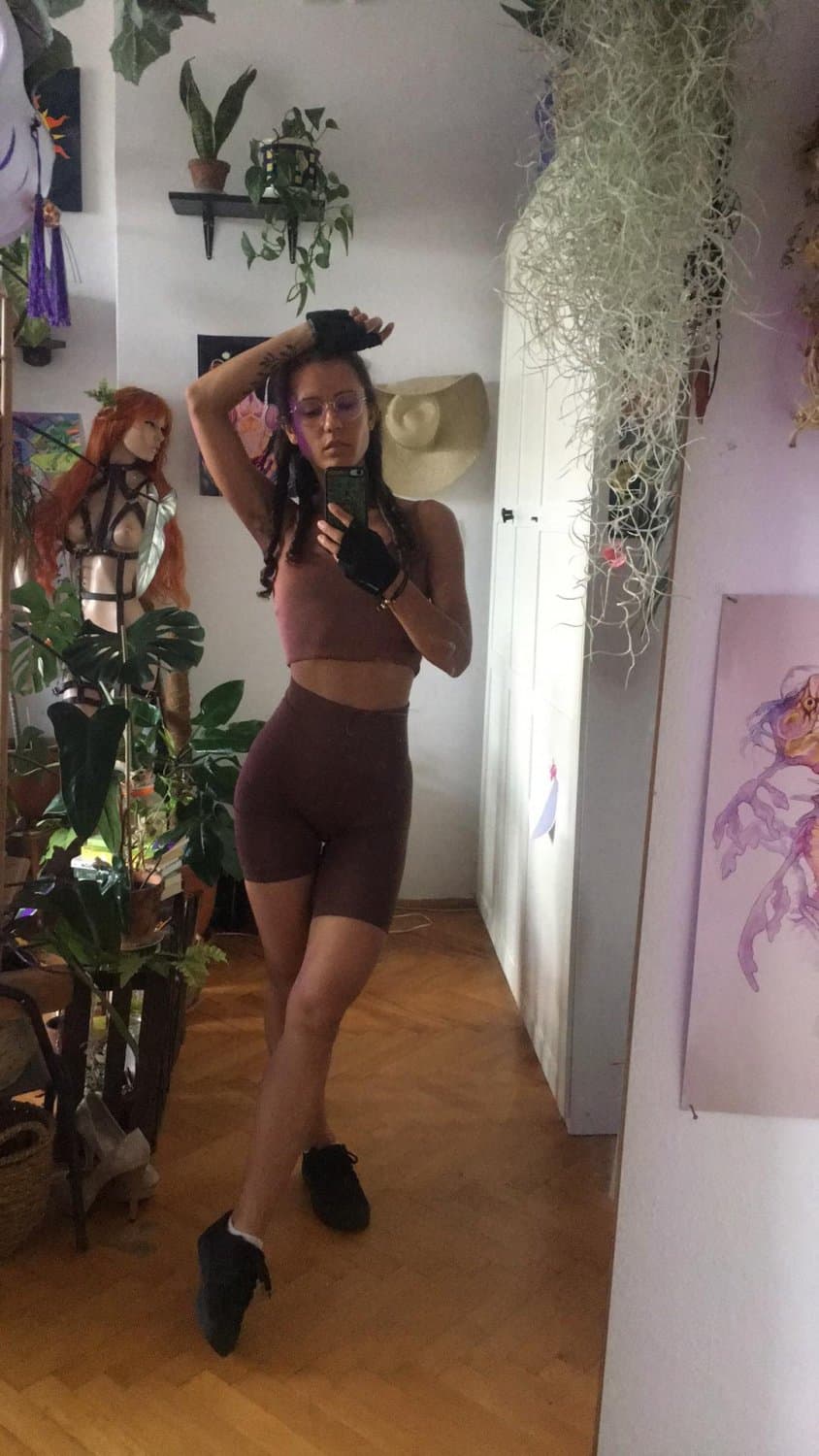 Click to view full size flat chest polish slut 28yrs