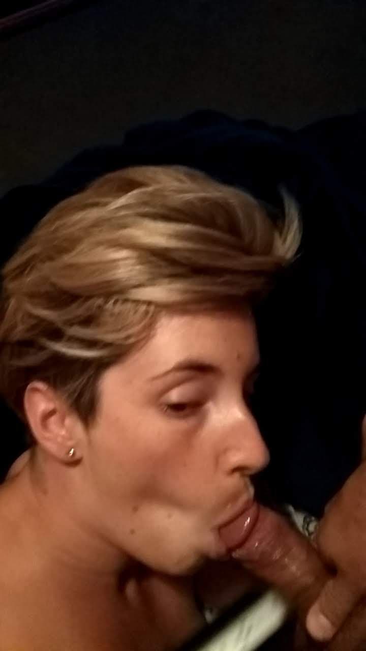 Varias putas argentinas peteando y tragando. Part 2