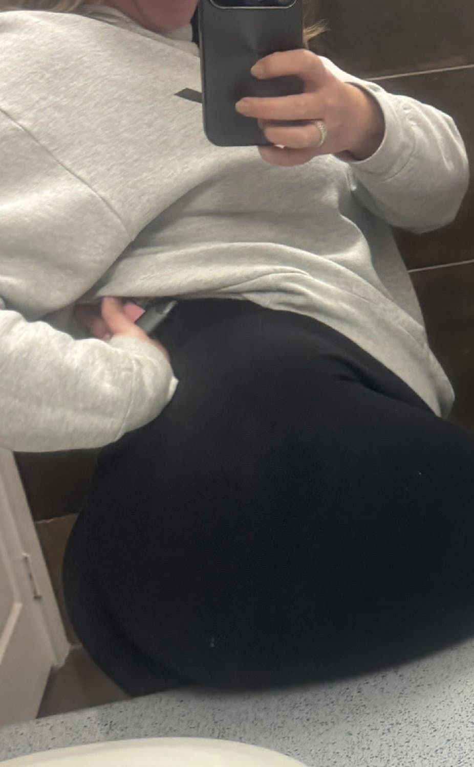 Comment whose ass is better? Moms or my sister