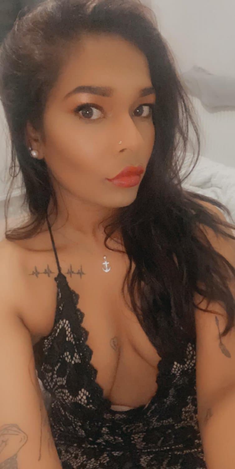 Has anyone fucked this british escort scarlett kiss used to be based Leeds way now london?