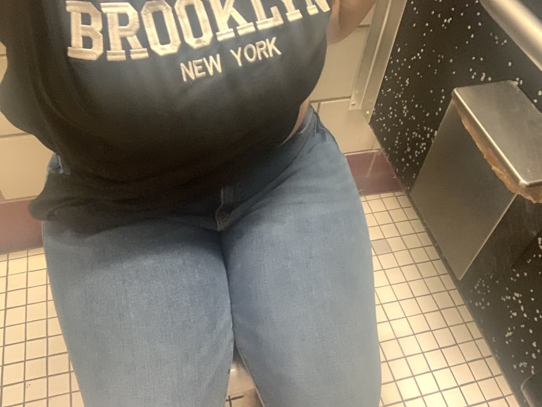 let know on wha ya think about the owner of msfineshyt would ya fuck her