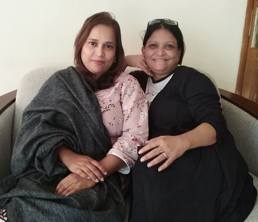 Voluptuous bhabhi from Dhaka, Bangladesh. No one could resist to pound this bhabhi????