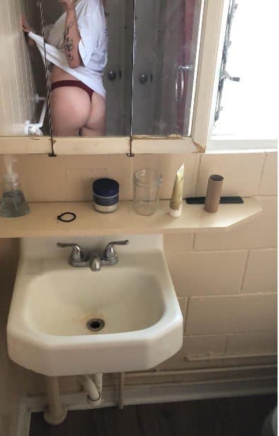 BLONDE WHORE TAKES HARD POUNDING