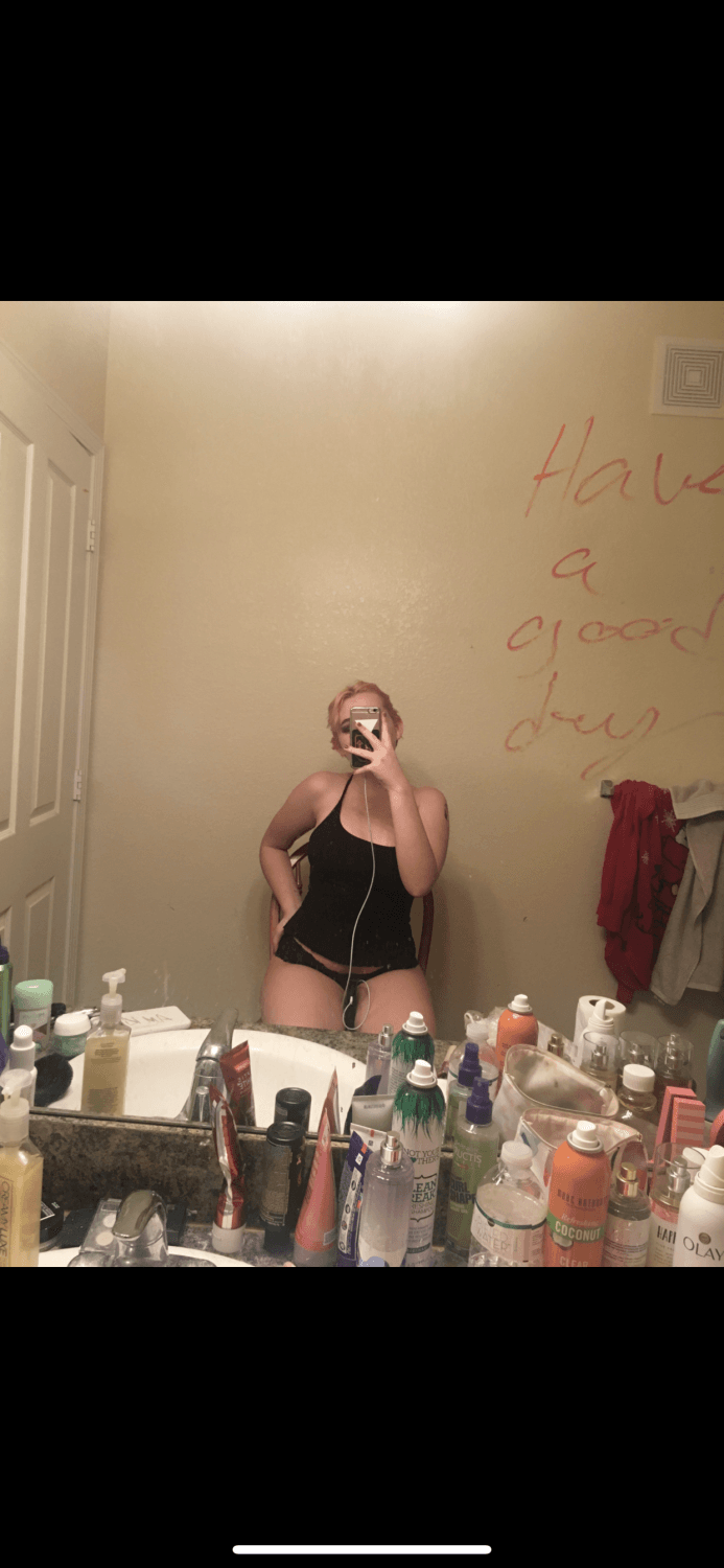 Discord slut didn’t realize she posted her nudes in a public channel